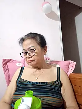 Snapshot of Hotestlove chatting on 11, 5, 2026 Hotestlove online show from 11, 5, 2026