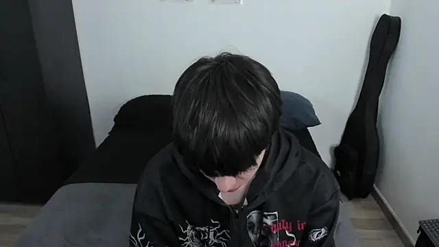 Snapshot of Aventure_Twinks chatting on 4, 7, 2026 Aventure Twinks online show from 4, 7, 2026