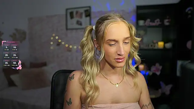 Nicolette  Shea  online show from 14, 3, 2025