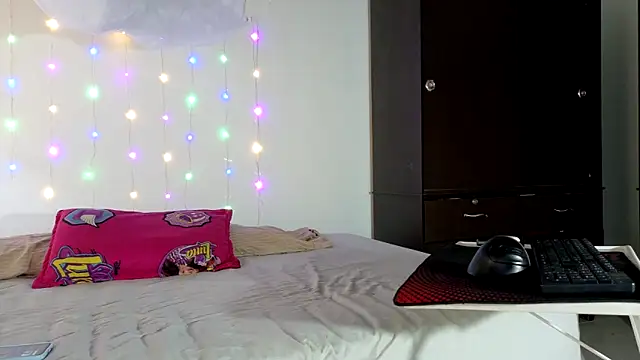 fantasty nylon online show from 18, 12, 2025