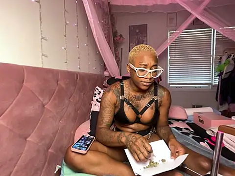Snapshot of VixenCapri chatting on 24, 6, 2026 VixenCapri online show from 24, 6, 2026