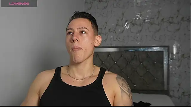 Snapshot of Muscle_King_Cum chatting on 6, 5, 2026 Muscle King Cum online show from 6, 5, 2026
