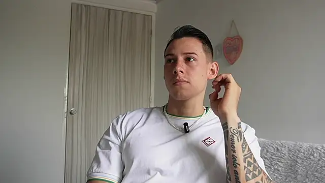 Snapshot of Muscle_King_Cum chatting on 18, 5, 2026 Muscle King Cum online show from 18, 5, 2026