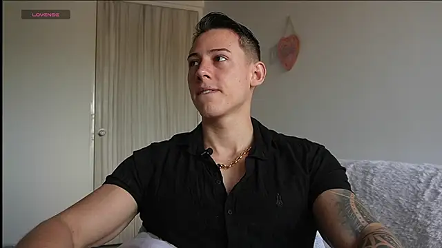 Snapshot of Muscle_King_Cum chatting on 2, 6, 2026 Muscle King Cum online show from 2, 6, 2026