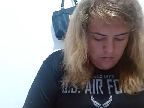 KIARAMARSHALLWELLZ online show from 12, 2, 2025