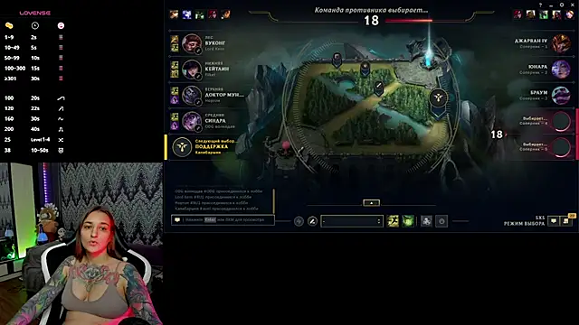 Snapshot of AlexRacc00n chatting on 14, 10, 2025 AlexRacc00n online show from 14, 10, 2025