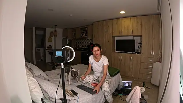 Snapshot of Alondra_fetish chatting on 20, 1, 2025 Alondra fetish online show from 20, 1, 2025