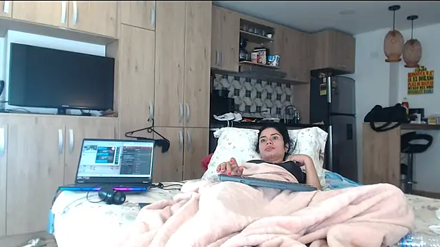 Snapshot of Alondra_fetish chatting on 27, 2, 2025 Alondra fetish online show from 27, 2, 2025