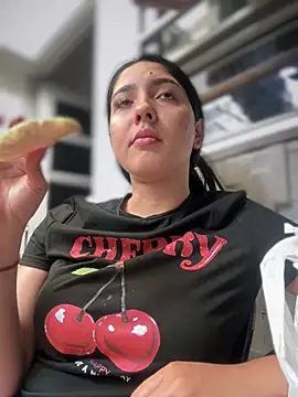 MarianaBenz online show from 7, 2, 2025