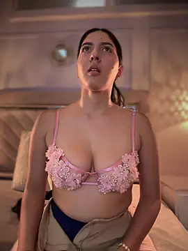 MarianaBenz online show from 19, 2, 2025