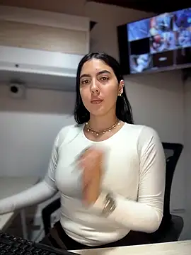 Snapshot of MarianaBenz chatting on 17, 5, 2026 MarianaBenz online show from 17, 5, 2026