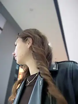 QuitieLia online show from 3, 10, 2025