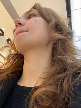 QuitieLia online show from 7, 11, 2025