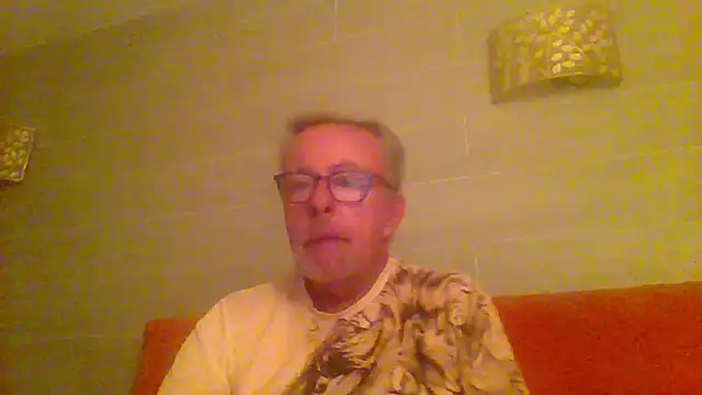 Snapshot of tuggy59 chatting on 22, 4, 2026 tuggy59 online show from 22, 4, 2026