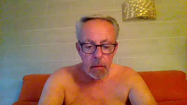 Snapshot of tuggy59 chatting on 26, 5, 2026 tuggy59 online show from 26, 5, 2026