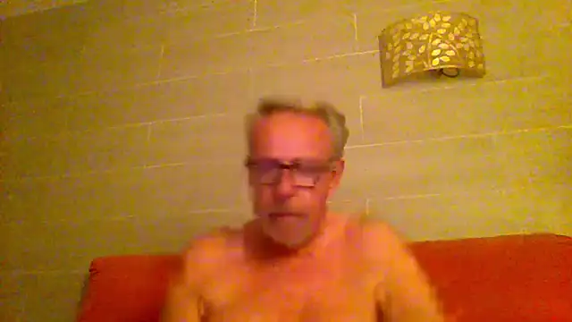 Snapshot of tuggy59 chatting on 3, 6, 2026 tuggy59 online show from 3, 6, 2026