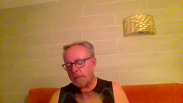 Snapshot of tuggy59 chatting on 15, 6, 2026 tuggy59 online show from 15, 6, 2026