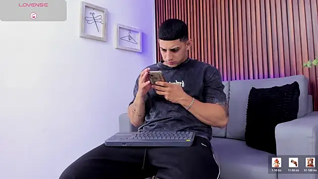 Snapshot of Alex_cute77 chatting on 25, 4, 2026 Alex cute77 online show from 25, 4, 2026