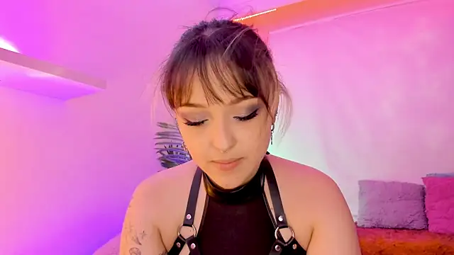 Gloomydoll online show from 6, 11, 2025