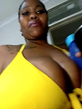 Snapshot of Real1SweetQueen chatting on 14, 12, 2025 Real1SweetQueen online show from 14, 12, 2025