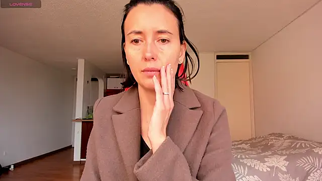 zoe jeane beker online show from 11, 12, 2024