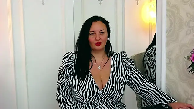 JudithCombs online show from 4, 12, 2024