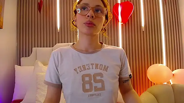 Snapshot of Katy_Van chatting on 13, 2, 2026 Katy Van online show from 13, 2, 2026