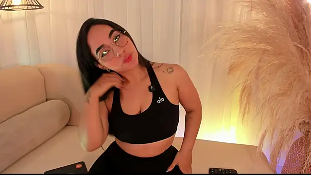 Snapshot of anniesweet02 chatting on 10, 10, 2025 anniesweet02 online show from 10, 10, 2025