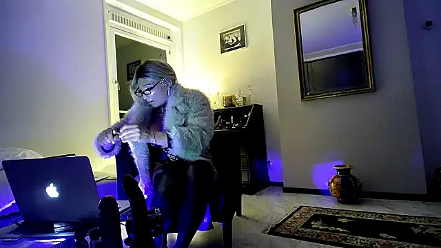 Snapshot of CharlotteVixxens chatting on 2, 12, 2025 CharlotteVixxens online show from 2, 12, 2025