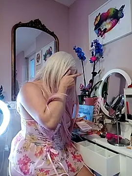 Snapshot of Lia_Roxx chatting on 13, 2, 2025 Lia Roxx online show from 13, 2, 2025