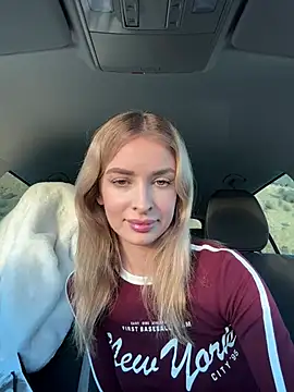 Snapshot of EvieEvans chatting on 3, 2, 2025 EvieEvans online show from 3, 2, 2025