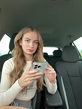 Snapshot of EvieEvans chatting on 15, 9, 2025 EvieEvans online show from 15, 9, 2025