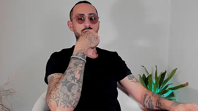 Baddfuckerr online show from 23, 1, 2025