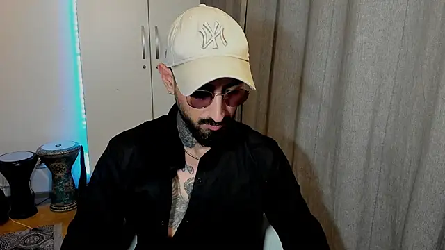 Baddfuckerr online show from 28, 1, 2025