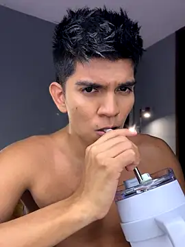 santiago 01 online show from 5, 11, 2025