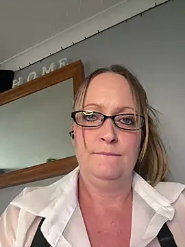 Snapshot of HoneyBluex chatting on 26, 2, 2026 HoneyBluex online show from 26, 2, 2026