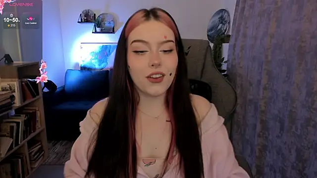Snapshot of CoralineKeyns chatting on 11, 5, 2026 CoralineKeyns online show from 11, 5, 2026