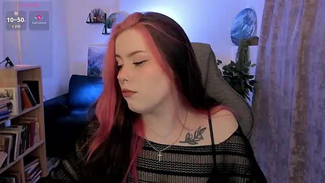 Snapshot of CoralineKeyns chatting on 19, 5, 2026 CoralineKeyns online show from 19, 5, 2026