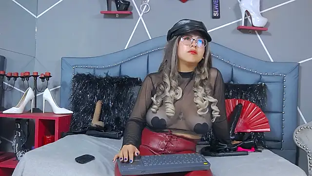 Snapshot of Evangeline chatting on 7, 2, 2025 Evangeline online show from 7, 2, 2025