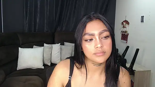 Snapshot of fairylatin222 chatting on 15, 12, 2025 fairylatin222 online show from 15, 12, 2025