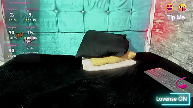 Snapshot of Cloee66 chatting on 14, 11, 2025 Cloee66 online show from 14, 11, 2025