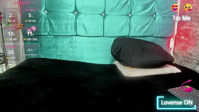 Snapshot of Cloee66 chatting on 2, 12, 2025 Cloee66 online show from 2, 12, 2025