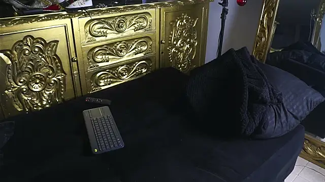 dantecoppolaa  online show from 16, 1, 2025