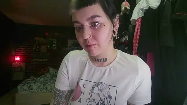 Snapshot of MoorderxDoll chatting on 5, 1, 2025 MoorderxDoll online show from 5, 1, 2025