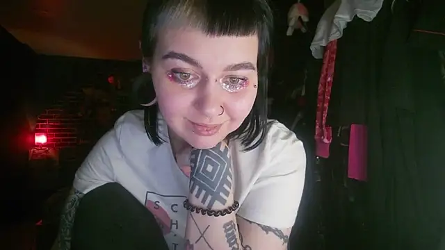 Snapshot of MoorderxDoll chatting on 5, 1, 2025 MoorderxDoll online show from 5, 1, 2025