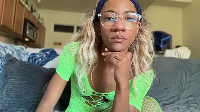 Snapshot of cutiesigh chatting on 9, 10, 2025 cutiesigh online show from 9, 10, 2025