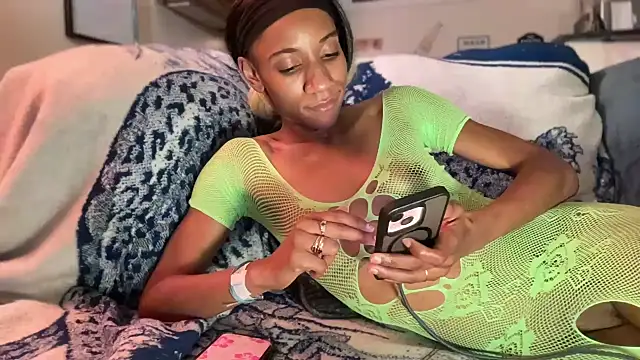 Snapshot of cutiesigh chatting on 10, 10, 2025 cutiesigh online show from 10, 10, 2025