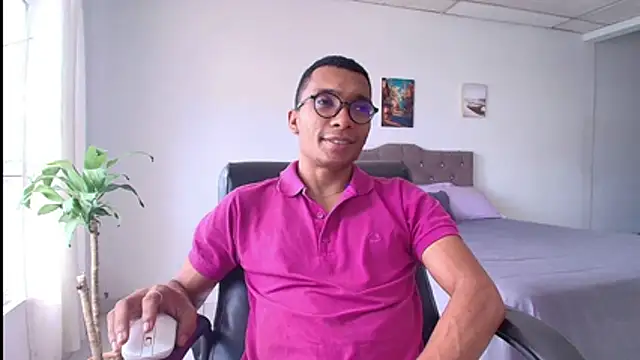 Snapshot of Aaronblack1_ chatting on 7, 7, 2026 Aaronblack1 online show from 7, 7, 2026