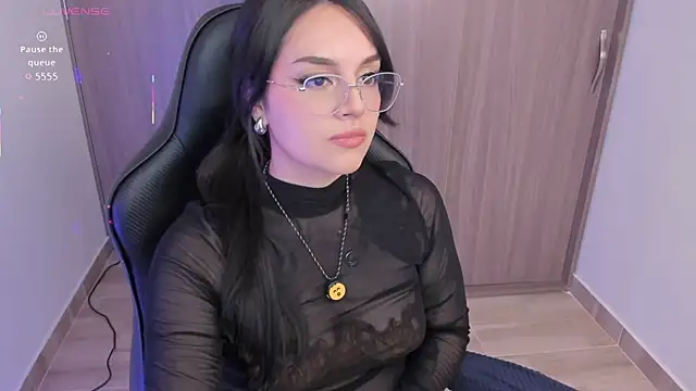 Snapshot of anaveleeez chatting on 3, 3, 2026 anaveleeez online show from 3, 3, 2026