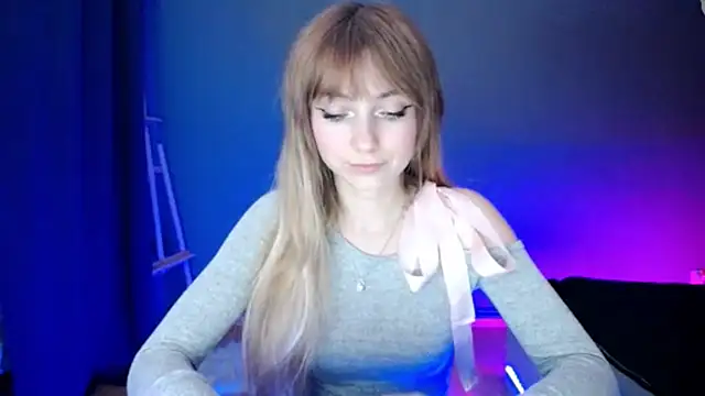 LuciaYoung online show from 18, 3, 2025